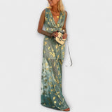 V-aukkoinen mekko paljeteilla