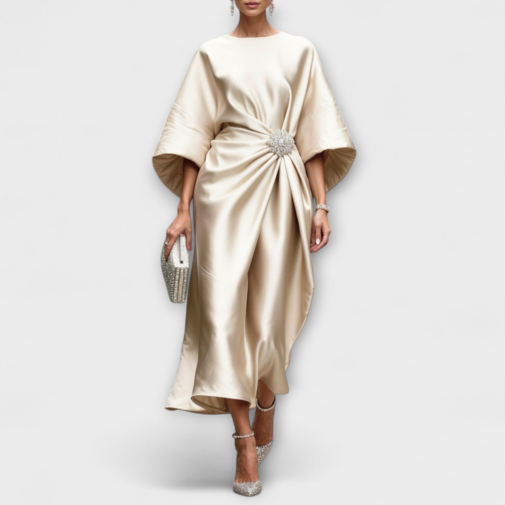 Ylellinen hohtava satiinimekko maxi-mittainen