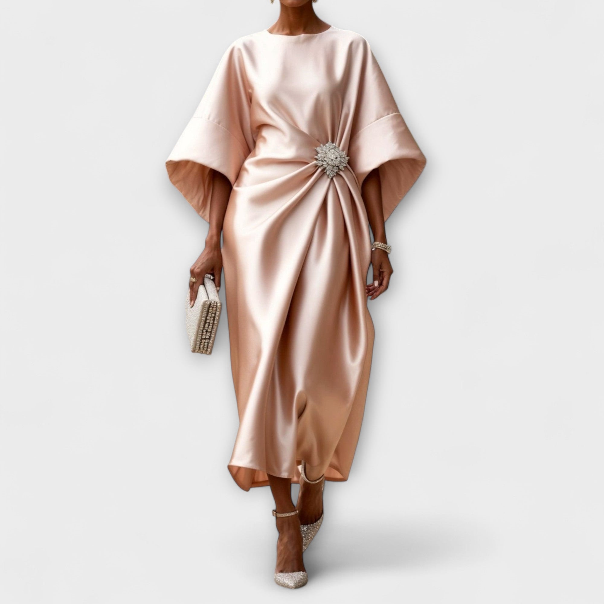 Ylellinen hohtava satiinimekko maxi-mittainen