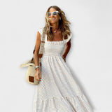 Maxikjole ruutuaset rinnalle ja röyhelöillä