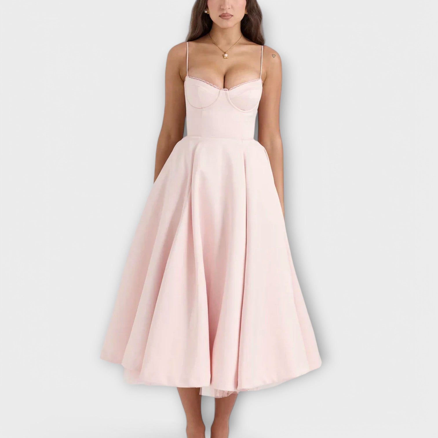 Mélie – Kesämekko korsetti-yksityiskohdalla