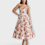 Mélie – Kesämekko korsetti-yksityiskohdalla