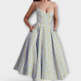 Mélie – Kesämekko korsetti-yksityiskohdalla