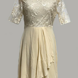 Häät vastaanottovieraiden mekko