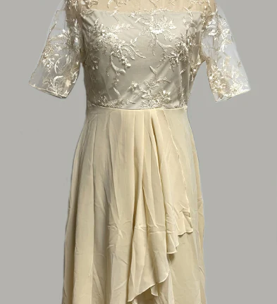 Häät vastaanottovieraiden mekko