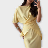 Finja - Olkaimeton pusero solmittavalla etureunalla ja sopiva hameasutus