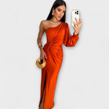 Elisa - Ylellinen mekko hienostuneisuudella