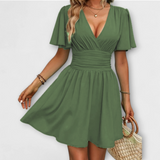 Winslet - V-kaula-aukko ja rypytetty vyötärömekko