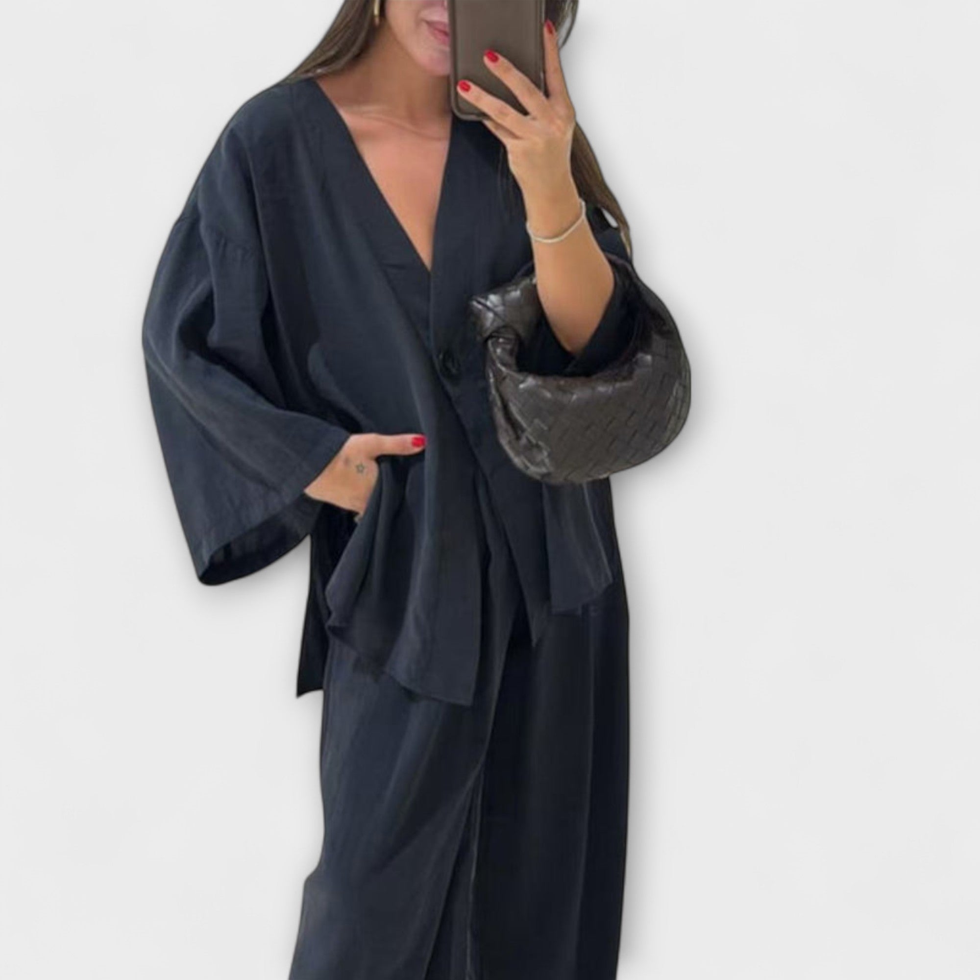 Jacqueline - Tyylikäs V-kaula-aukkoinen paita ja housusetti