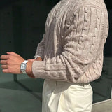 Mergim – Rento neulepusero pitkillä hihoilla