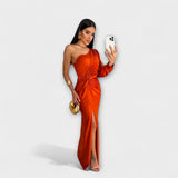 Elisa - Ylellinen mekko hienostuneisuudella