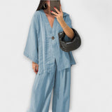 Jacqueline - Tyylikäs V-kaula-aukkoinen paita ja housusetti