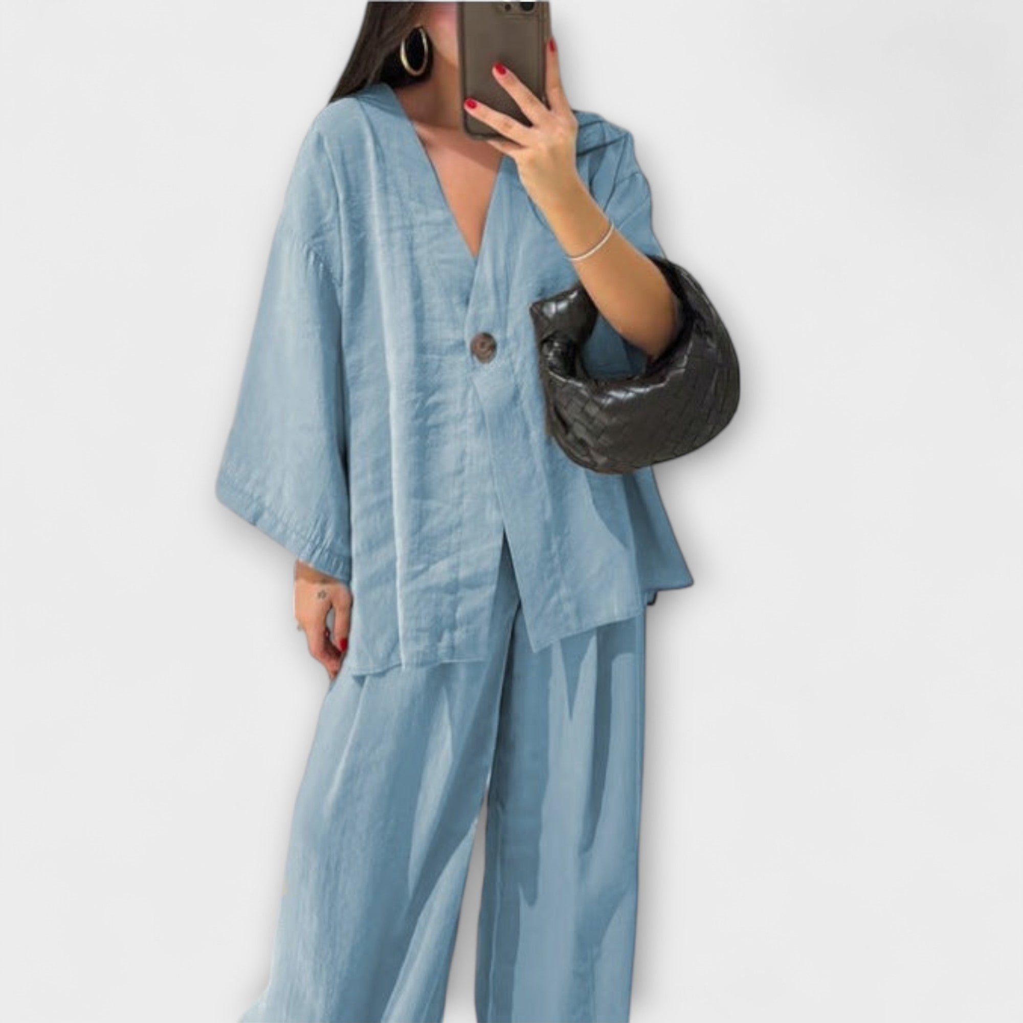 Jacqueline - Tyylikäs V-kaula-aukkoinen paita ja housusetti