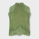 Kaia - Satiininen paita pitsillä ja kiertyneellä kaula-aukolla setissä