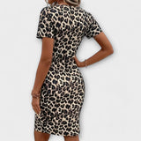 Elegantti leopardikuvioinen mekko