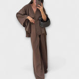 Jacqueline - Tyylikäs V-kaula-aukkoinen paita ja housusetti