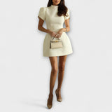 Lily - Minimyymekjlee avoimella selkäleikkauksella, rusetilla ja lyhythihaisena