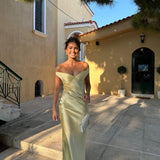 Bárbara | Pitkät satiiniset olkaimettomat mekot