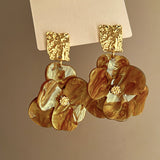 Hienostuneet riippuvat korvakorut