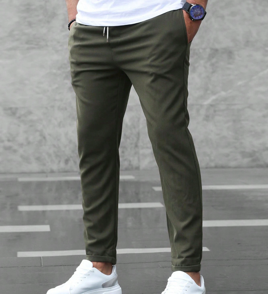 Miesten joustavat housut: mukavat ja tyylikkäät miehille