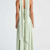 Beatriz | Pitkä mekko hienostuneella leikkauksella