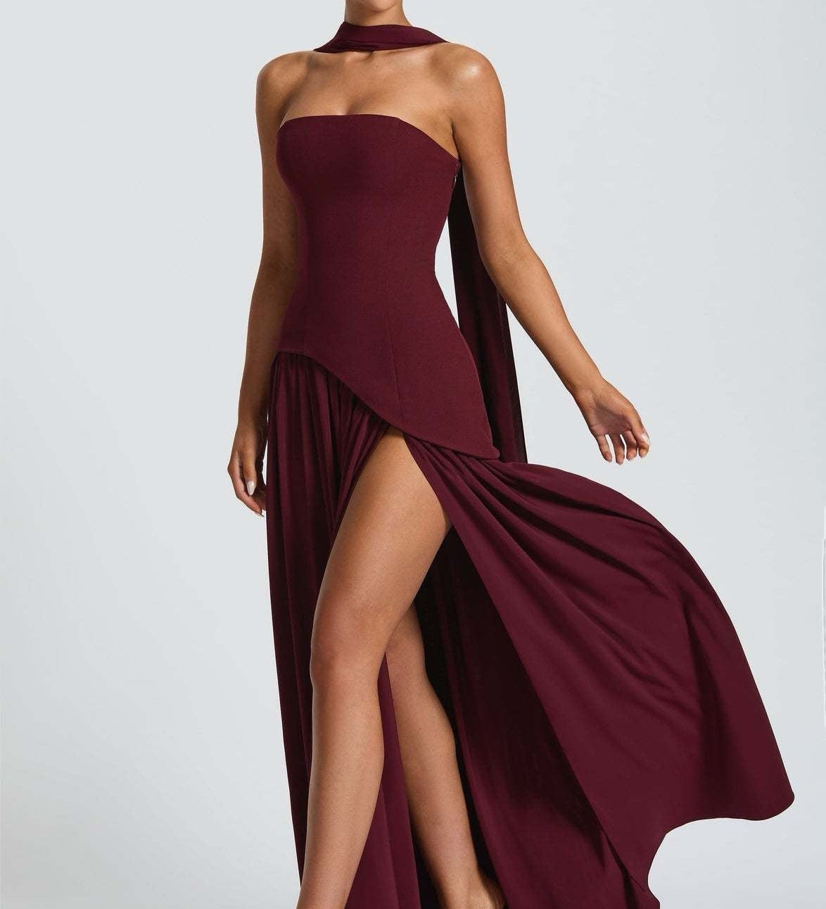 Beatriz | Pitkä mekko hienostuneella leikkauksella