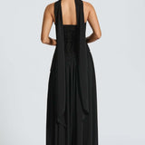 Beatriz | Pitkä mekko hienostuneella leikkauksella