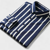 Oskar - Illallisrento selkäraidallinen miesten paita