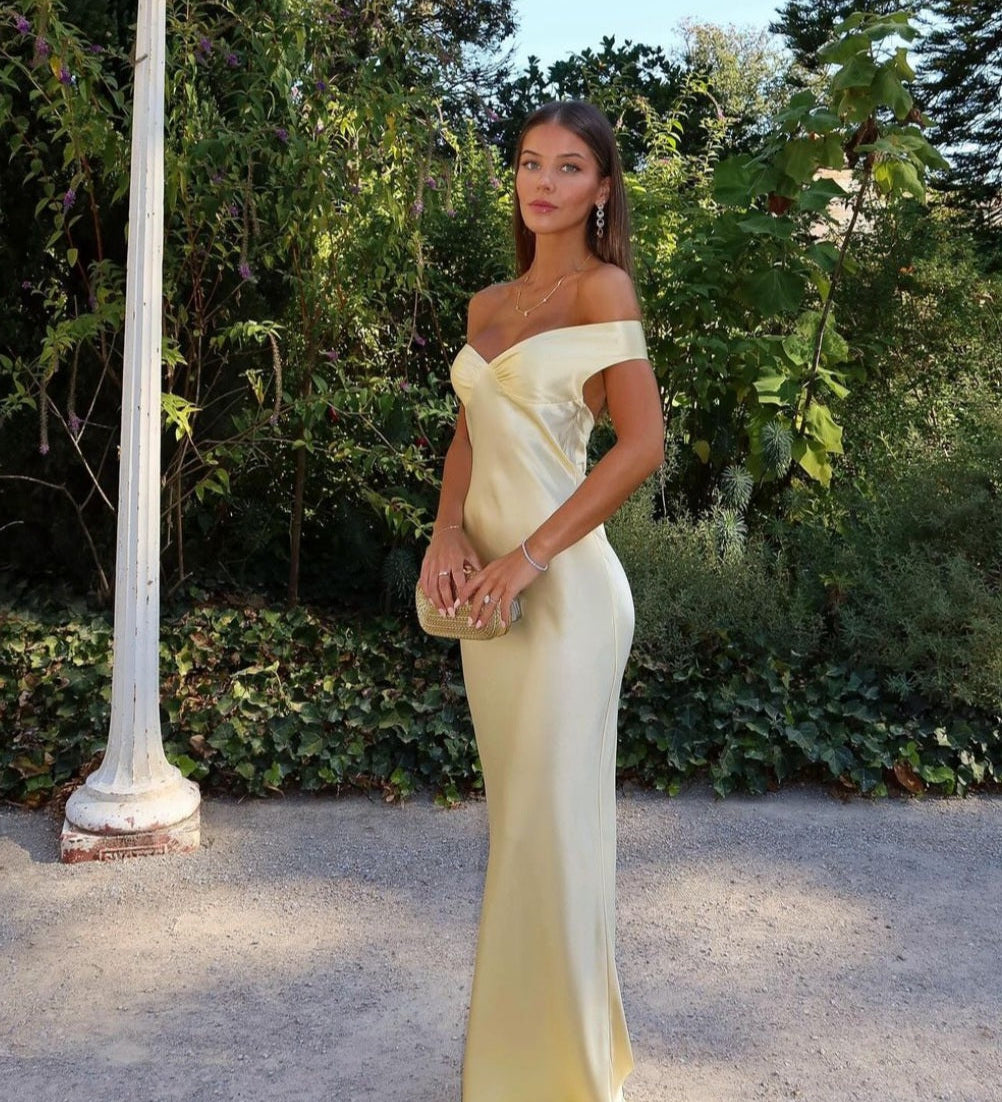 Bárbara | Pitkät satiiniset olkaimettomat mekot