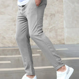 Miesten joustavat housut: mukavat ja tyylikkäät miehille