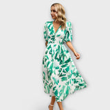 Abstrakti Maxi-mekko pufhihoilla