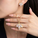 Koru: valkoisen kullan lehti, onnenamuleti