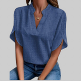 Carla | Ylellinen V-pääntiä koristava paita