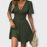 Winslet - V-kaula-aukko ja rypytetty vyötärömekko