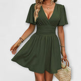 Winslet - V-kaula-aukko ja rypytetty vyötärömekko