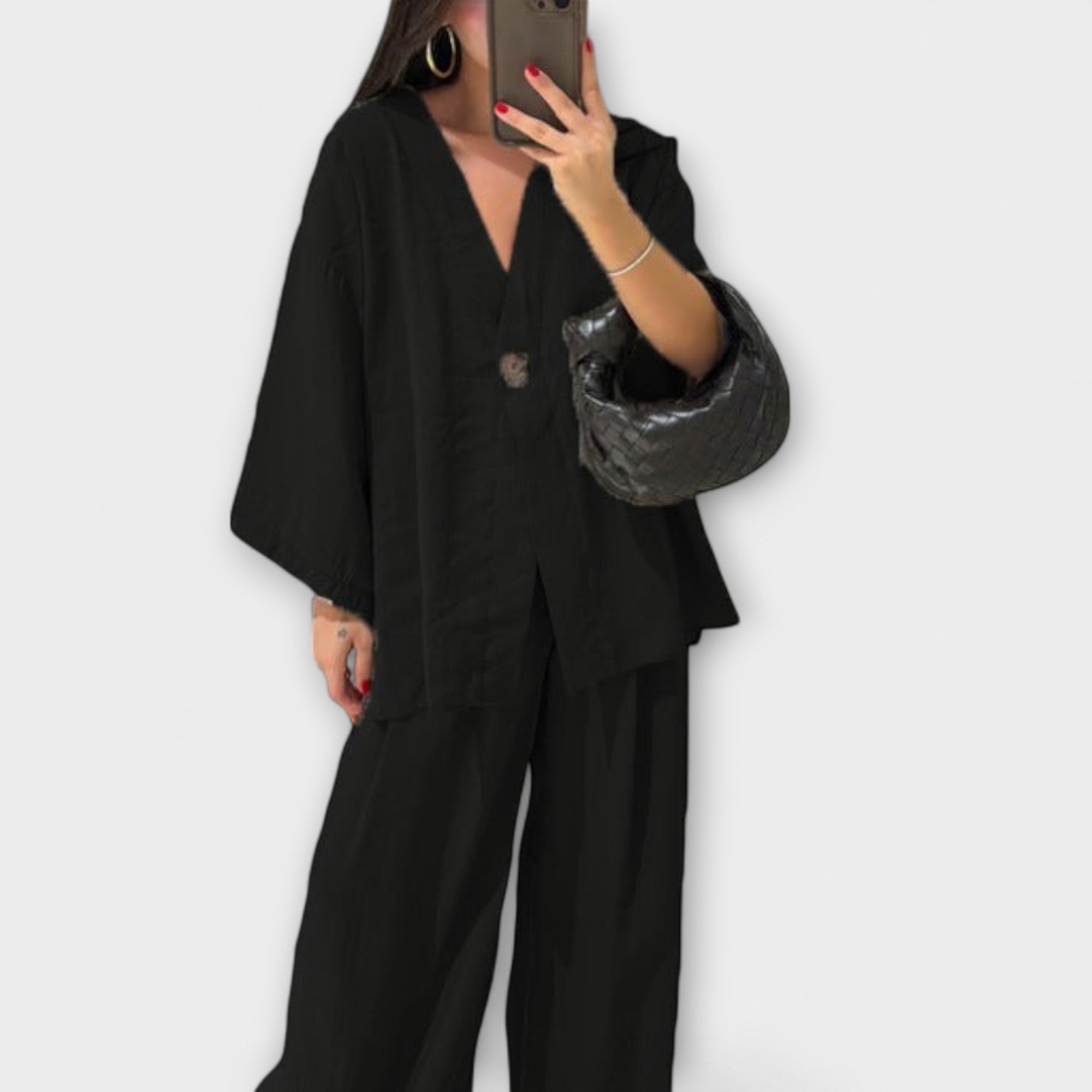 Jacqueline - Tyylikäs V-kaula-aukkoinen paita ja housusetti