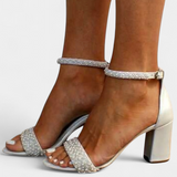 Chelsea-morsiussatiinikäsineet hienolla filigraanihihnalla