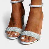 Chelsea-morsiussatiinikäsineet hienolla filigraanihihnalla