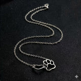 Aina yhteydessä oleva kaulakoru